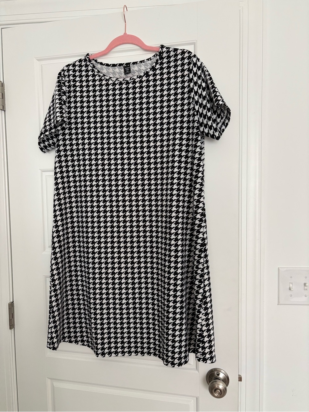 SHEIN Black and White Houndstooth Top